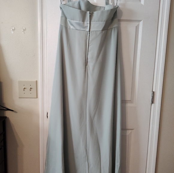 Alfred Angelo Viola Sage Green Bridesmaid/Prom Dress NWT Size 16 Halter Top - Picture 2 of 9